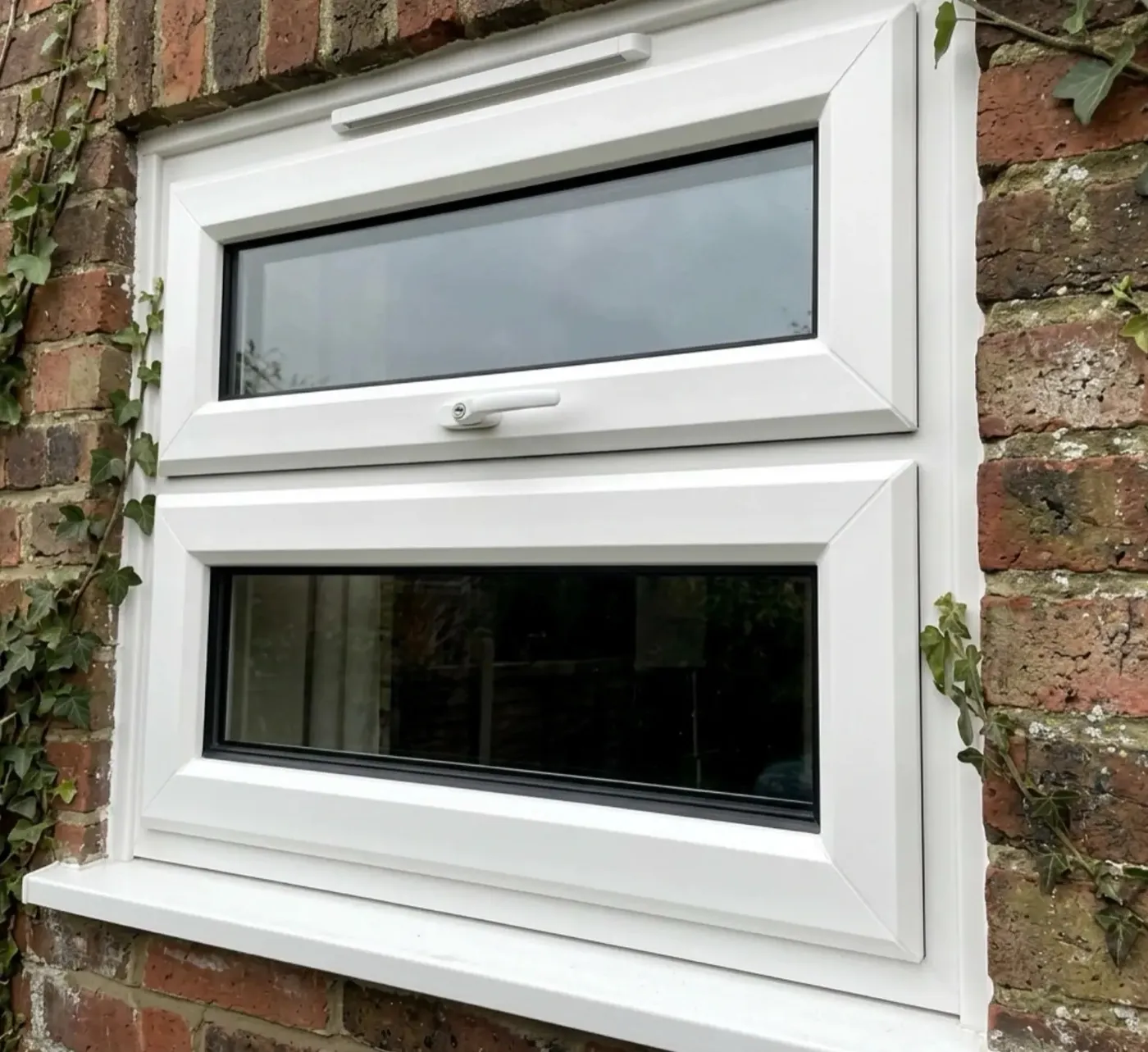 Białe okno uPVC zamontowane przez Windows4You